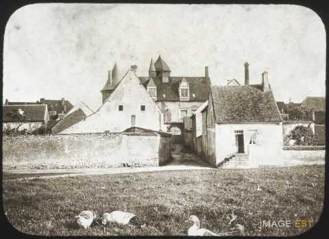 Château (Arnay-le-Duc)